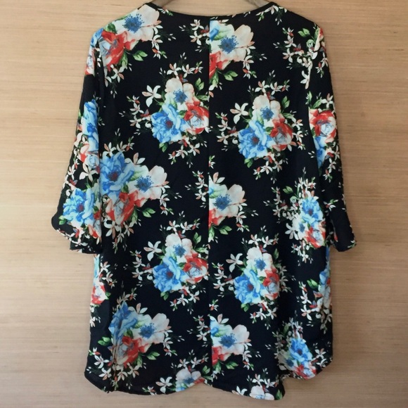 Bonded Floral Cross Over Hi Low Bell Sleeve Top 2X - Picture 4 of 7